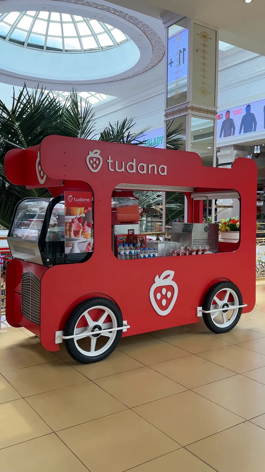 Söwda merkezindäki Tudana RedBus